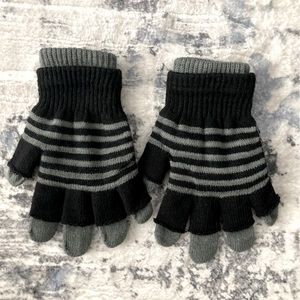 NWOT Black and Grey Ladies Winter Gloves